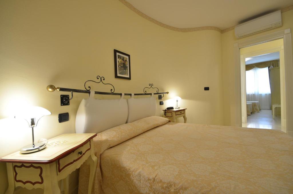 Relais Du Lac Desenzano del Garda Rom bilde